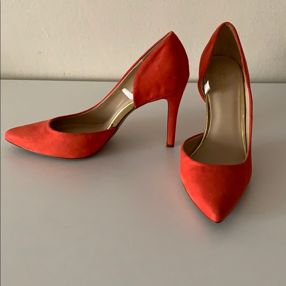 Orange pumps with gold accent! - Picture 2 of 4